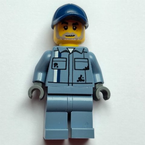 Minifigurka Scrapyard Worker, Sand Blue Overall, Dark Blue Cap