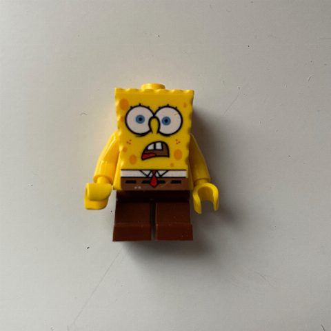 Minifigurka SpongeBob Squarepants with Wide Eyes and Open Mouth, Scared