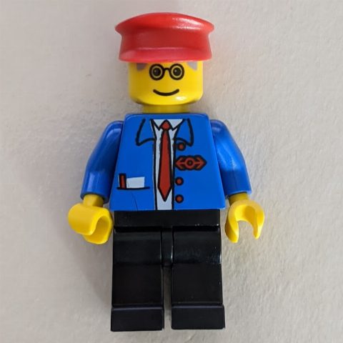 Minifigurka Train Employee - Blue Torso, Black Legs, Red Hat