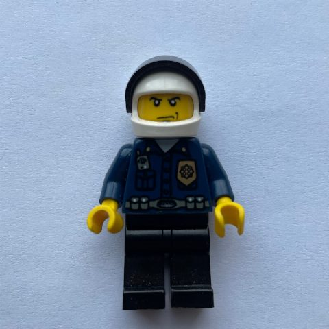 Minifigurka Policeman, Dark Blue Shirt with Radio and Badge, Black Legs, White Helmet with Visor