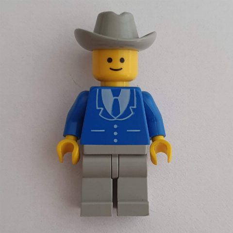 Minifigurka Man, Blue Jacket with Tie and Three Buttons, Light Gray Legs, Light Gray Cowboy Hat (3626b Head)