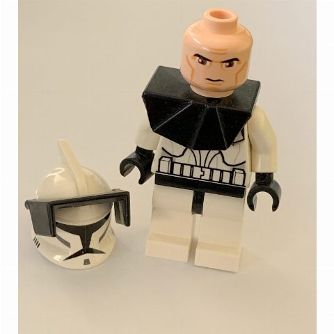 Minifigurka Clone Commander, Black Pauldron
