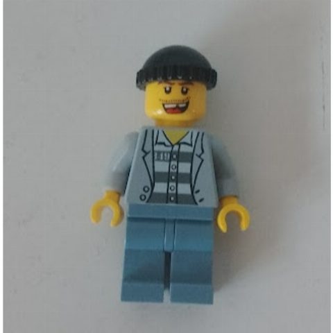 Minifigurka Criminal, Open Light Bluish Gray Jacket over Prison Shirt, Sand Blue Legs, Black Hat, Missing Tooth