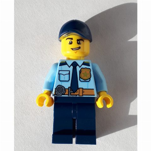 Minifigurka Policeman, Bright Light Blue Shirt with Dark Blue Tie, Badge, and Radio on Belt, Dark Blue Cap, Open Mouth