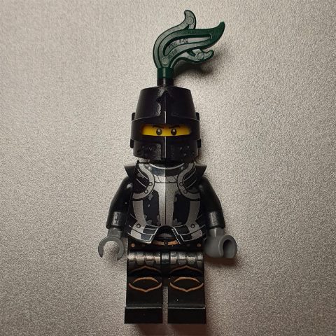 Minifigurka Falcon Knight, Armor, Helmet with Dark Green Plume