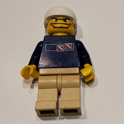 Minifigurka Skateboarder, Dark Blue, White Helmet