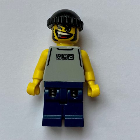 Minifigurka Basketball Player, Light Gray Torso and Dark Blue Legs, Black Hat