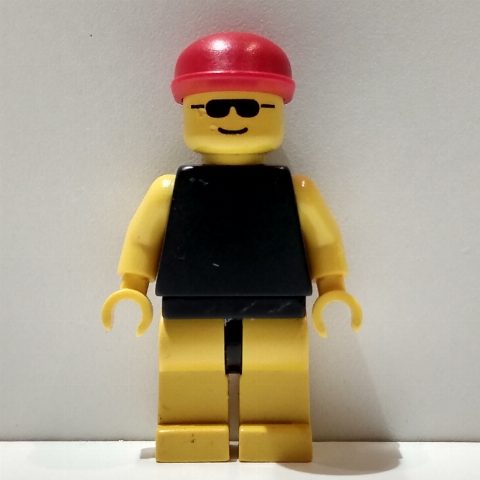 Minifigurka Man - Black Shirt, Yellow Legs, Red Cap