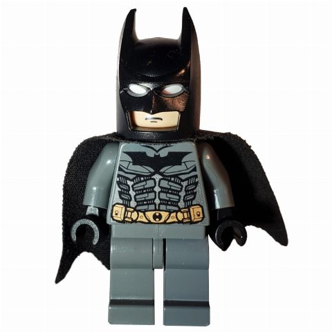 Minifigurka Batman, Dark Bluish Gray Suit, Black Cape and Cowl, Light Nougat Head, Dark Bluish Gray Hips