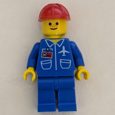 Minifigurka Ground Crew, Blue Jumpsuit with Plane and ID Badge, Red Hard Hat