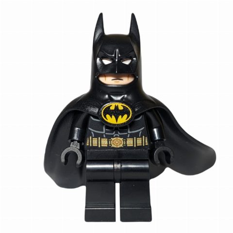 Minifigurka Batman, Black Suit, Black Cape and Cowl (Rubber), White Goggles