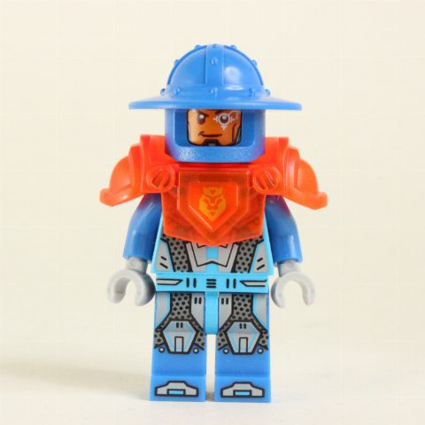 Minifigurka Royal Soldier with Trans-Neon Orange Armor with 2 x 2 Tile with Stud on Back