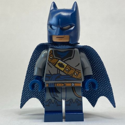 Minifigurka Batman, Dark Bluish Gray Suit, Dark Blue Cape and Cowl (Pirate)