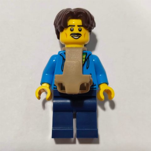 Minifigurka Dad, Dark Azure Torso, Dark Blue Legs, Dark Brown Hair, Baby Carrier