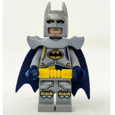 Minifigurka Batman, Light Bluish Gray Suit, Dark Blue Cape, Silver Cowl (Excalibur Batman)