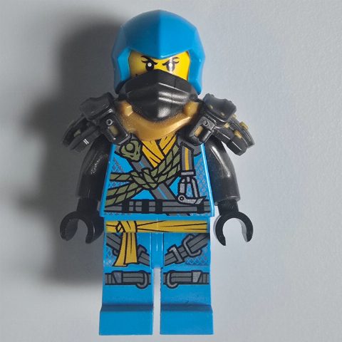 Minifigurka Nya, Heavy Shoulder Guard