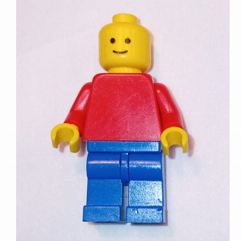Minifigurka Red Torso, Blue Legs, Standard Head (3626c)